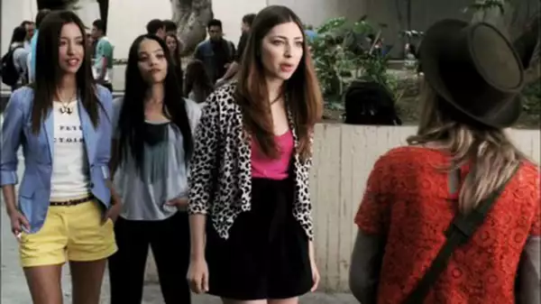 En la popular serie de terror, interpreta a una estudiante de preparatoria