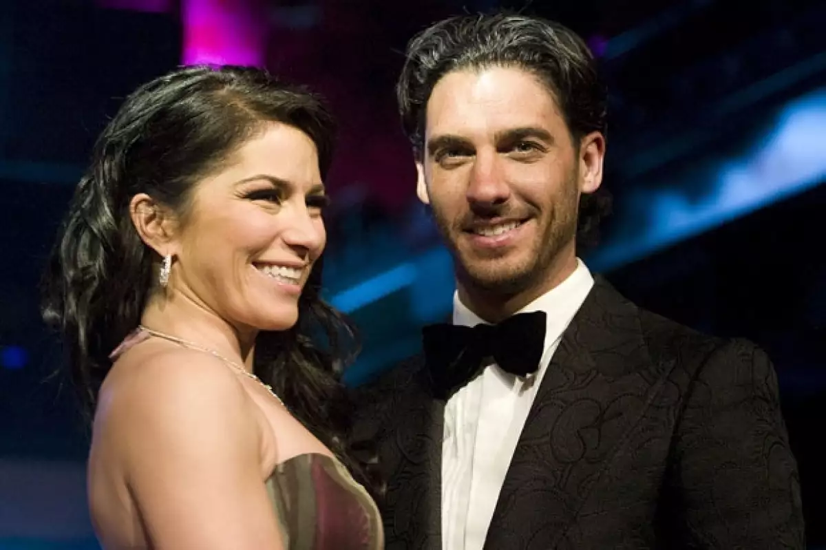 La esposa del actor no soporta ver las escenas románticas entre su marido y Alessandra, quienes protagonizan la telenovela "Ni contigo ni sin ti"