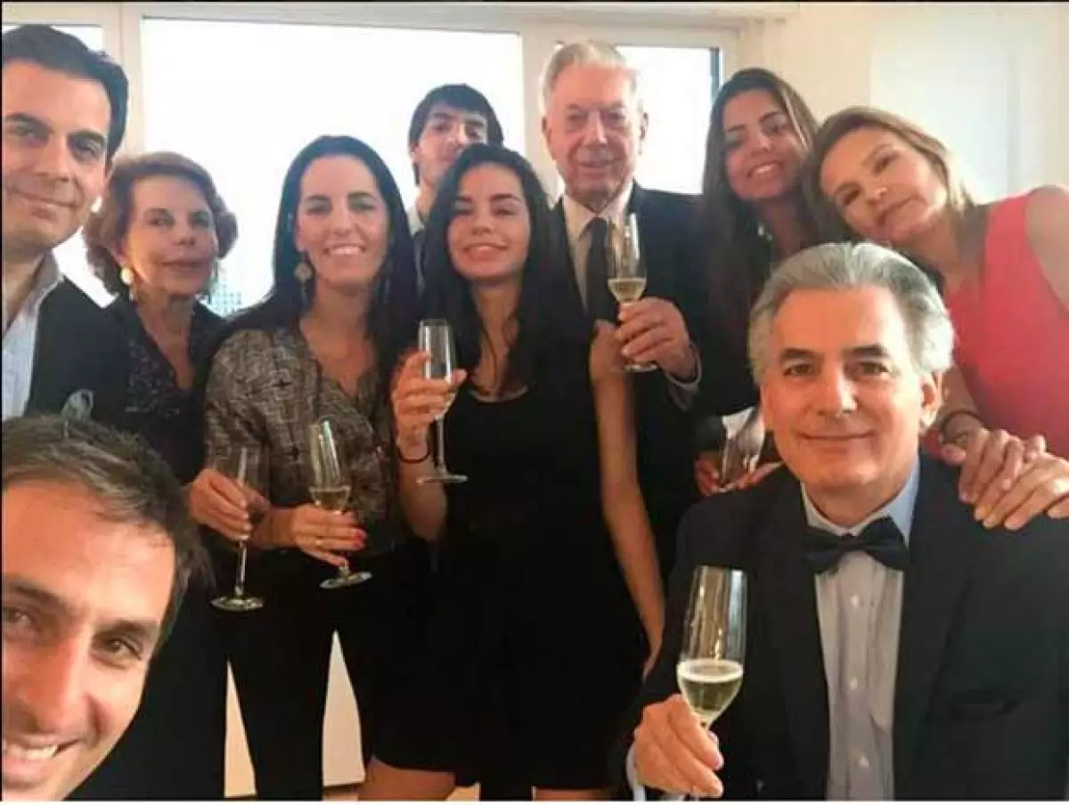 El escritor fue visto en Madrid junto a Isabel Preysler a unos días de que celebrara sus bodas de oro junto a su esposa Patricia Llosa. Ahora, él confirma que está separado.