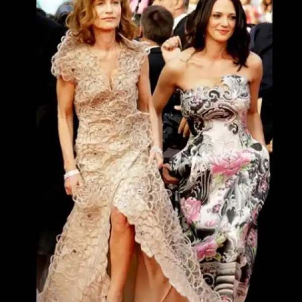 La presidenta del jurado Isabelle Huppert caminó acompañada de la actriz italiana Asia Argento.