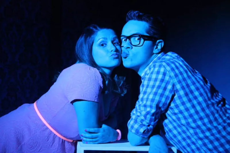 Del amor al desencanto, la nueva obra dirigida por Anahí Allué y protagonizada por el actor de "Bule, Bule" promete encantar al actor con una historia sencilla acerca de la vida y las parejas.