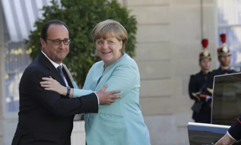 Hollande y Merkel tuvieron una reunión en el palacio del Elíseo para analizar el caso griego. (Foto: Reuters )