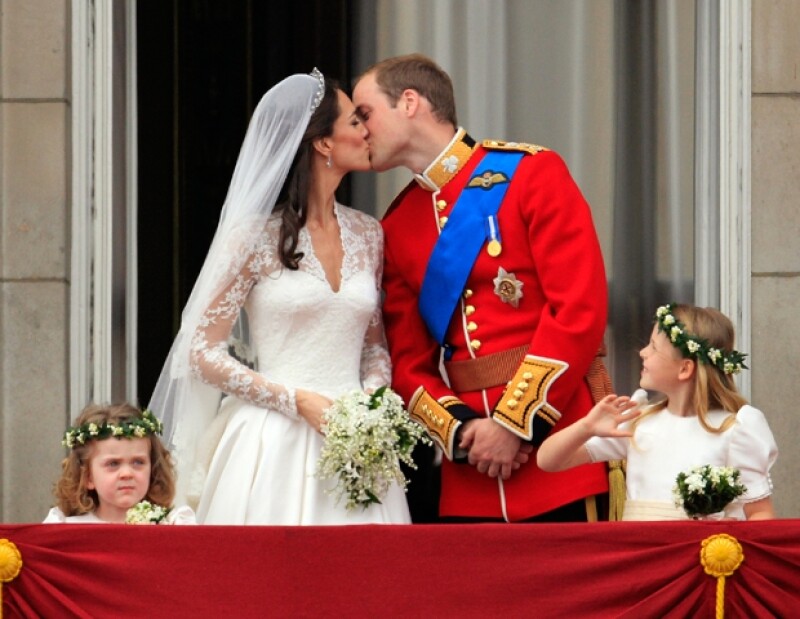 Todos los periódicos de Gran Bretaña publicaron en primera plana el beso a excepción de The Times.