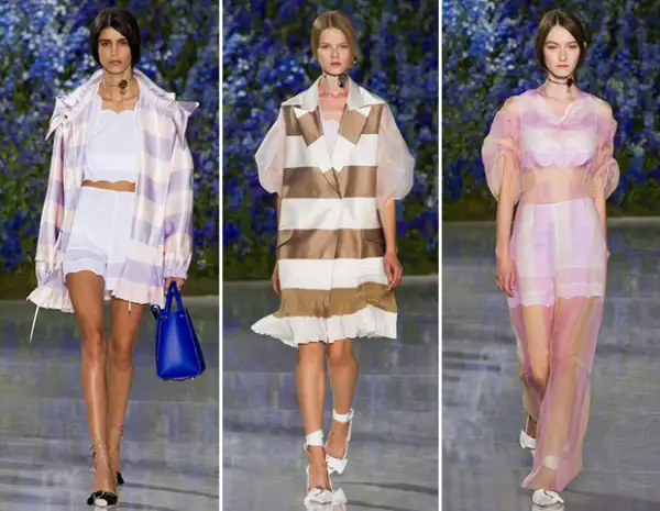 Raf Simons presentó looks a rayas.