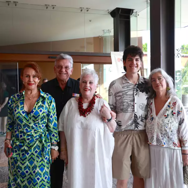 Delia Tapia, Carlos Vidali, Juana Inés Abreu , Paloma y Tadeo D
