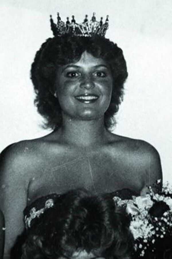 En el concurso de Miss Alakska 1984 obtuvo el segundo lugar.