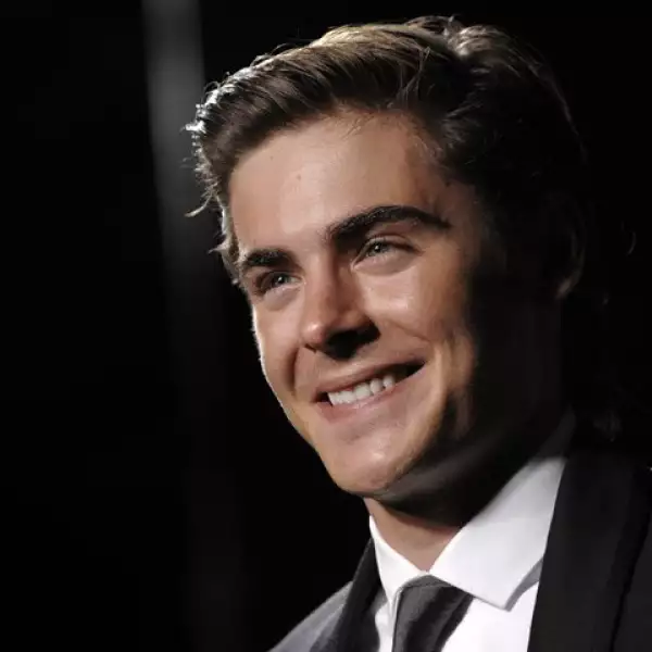 CENSURAN A ZAC. Algunas escenas de la cinta High School Musical 3, en las que aparece Zac Efron semidesnudo tomando un baño, fueron censuradas ya que Disney no las considera adecuadas para su público. Pero a pesar de las medidas tomadas por esta compañía,