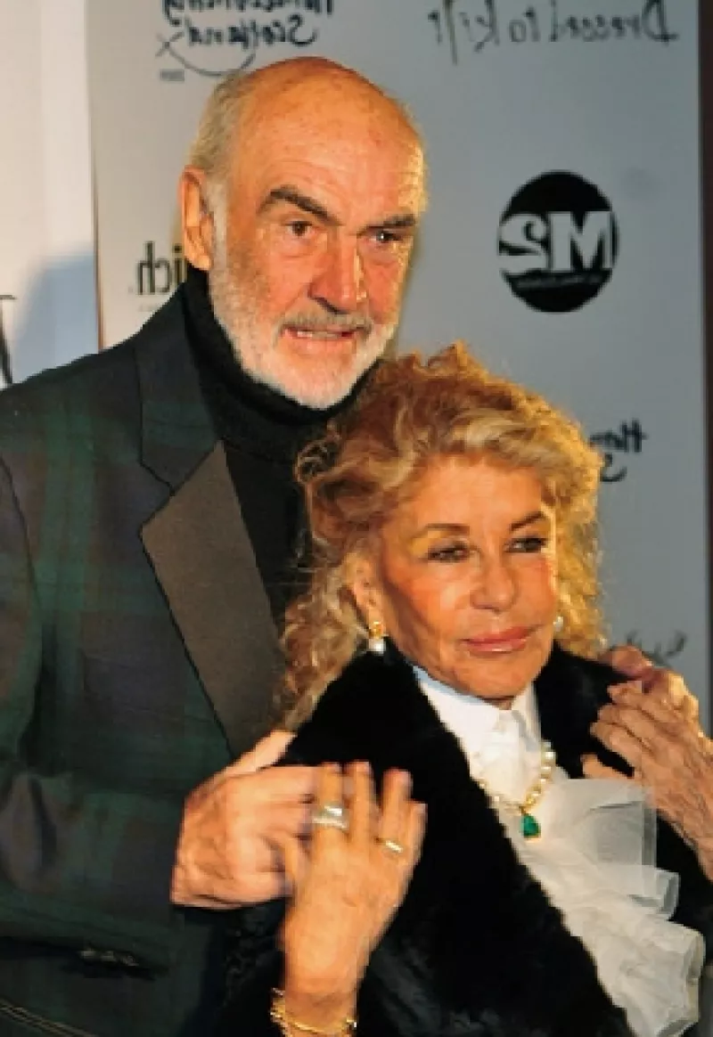 El ex astro de James Bond y su esposa Micheline Roquebrune serán llamados a declarar en una corte en Marbella en torno a un acuerdo de bienes raíces, según la cadena española de noticias Cadena Ser.