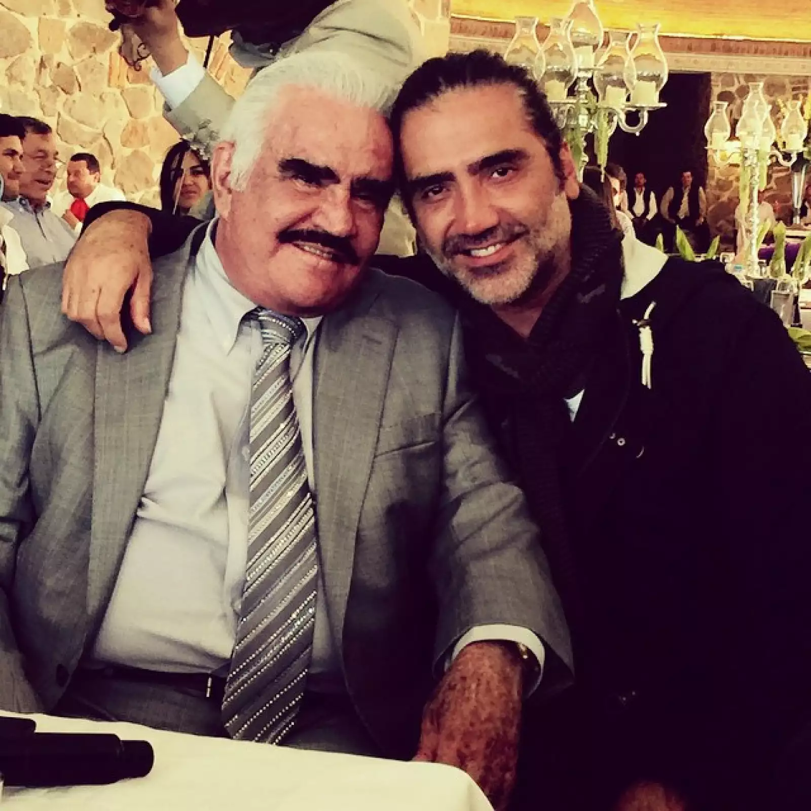 Alejandro Fernández nunca deja de expresar su gran amor a su papá.