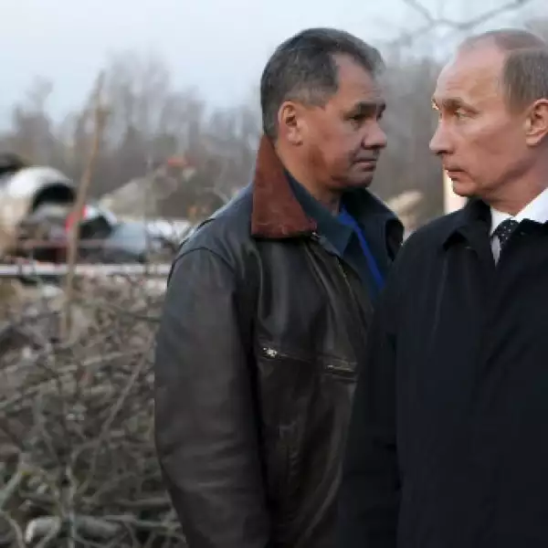 El primer ministro ruso Vladimir Putin y el ministro de emergencias