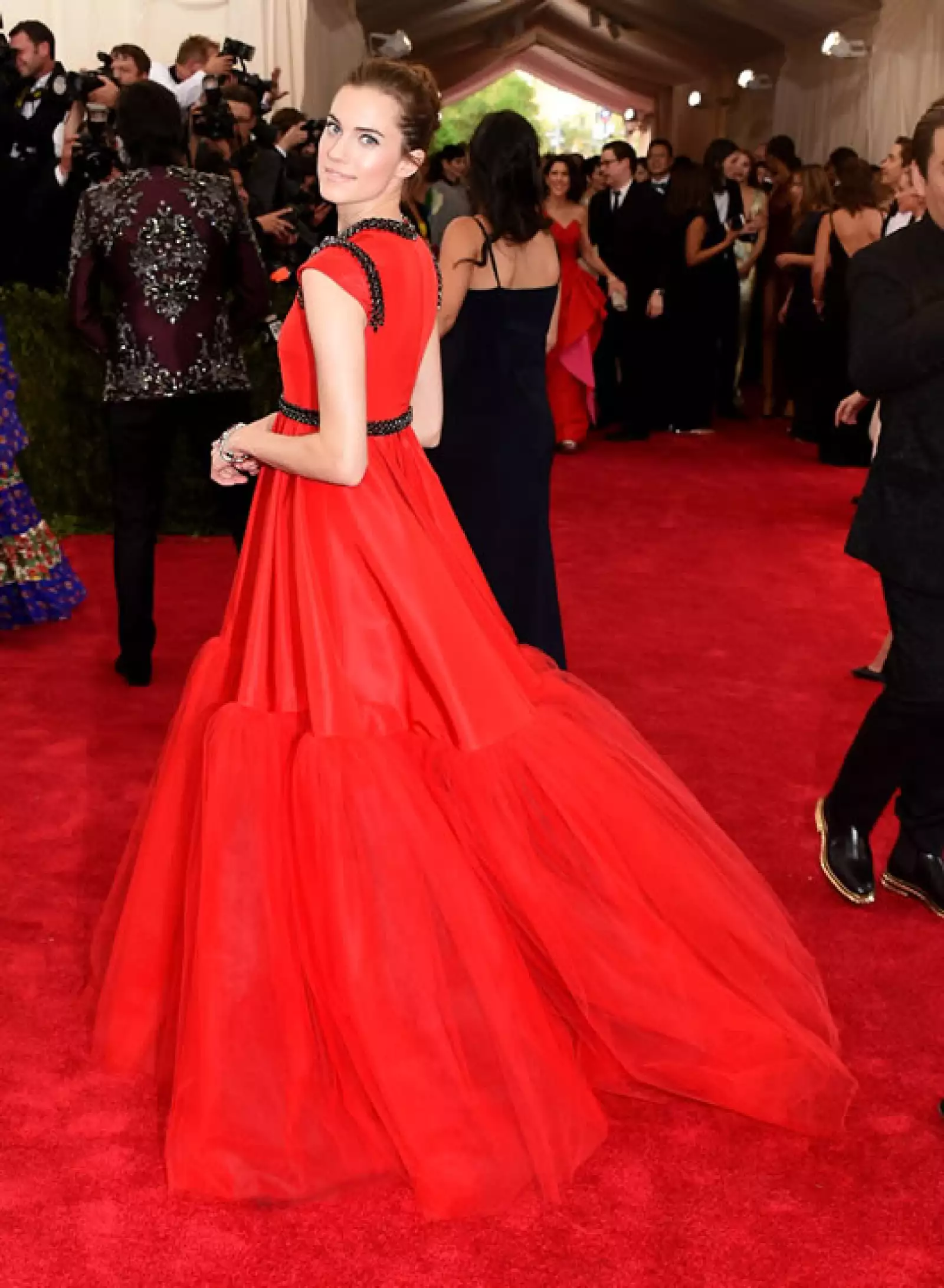 Allison Williams en Giambattista Valli.