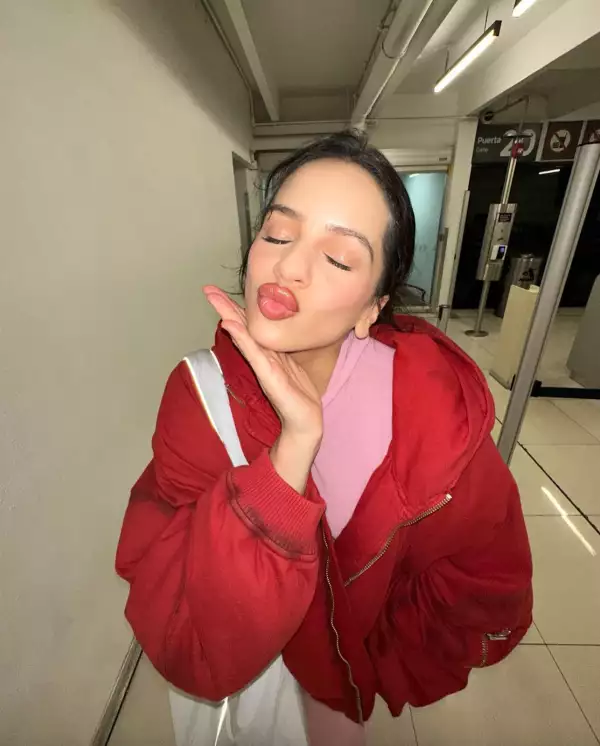 Rosalía backstage