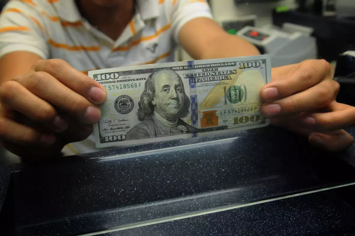En su valor interbancario el billete verde se vende en 17.52.
