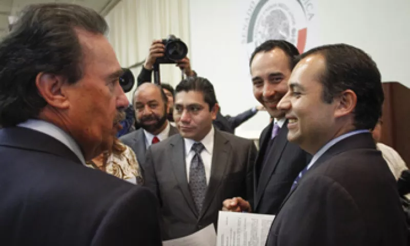 Los legisladores sesionan en el Centro Banamex, ante las protestas realizadas por la CNTE. (Foto: Cuartoscuro)