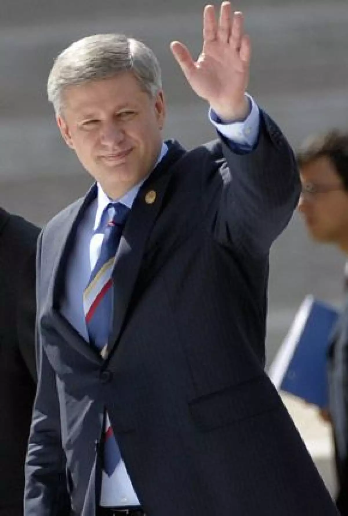 Sin incidentes arribó a la perla tapatía Stephen Harper, acompañado por sus colaboradores para participar en la Cumbre de Líderes de América del Norte.