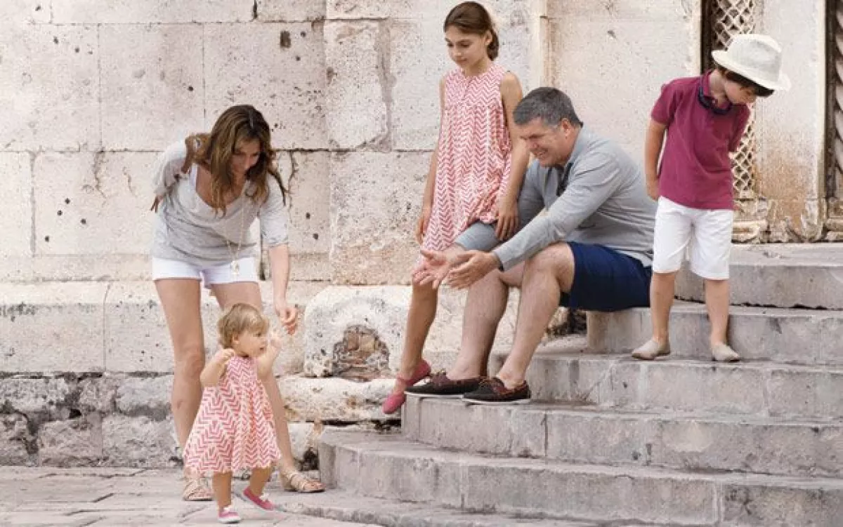 El magtrimonio tuvo en 2007 a su tercera hija, Jimena. Aquí con Paulina y Diego en Croacia, en 2008.