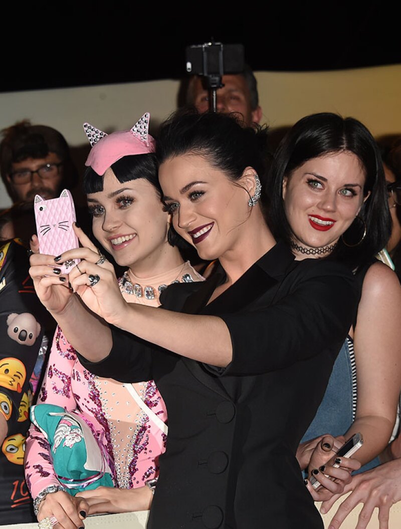 Katy se tomó una selfie con su "hermana gemela".