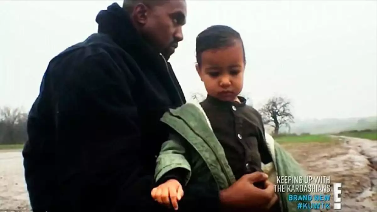 Este domingo apareció la niña de casi dos años en el reality de la familia Kardashian en un video que Kim compartió del rodaje del video "Only One", de Kanye West.
