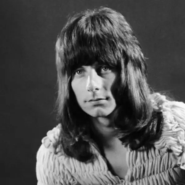 Sí, te hemos dicho que el estilo es algo que decides tú pero no por eso tienes permitido cortarte el pelo de manera en la que parezcas primo del perro Beethoven.