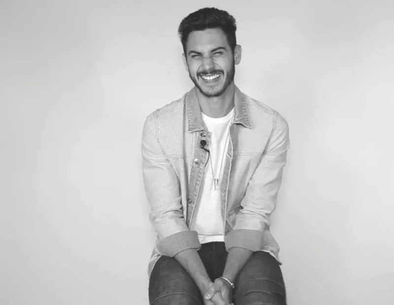 Viajamos al pasado con Alex Speitzer y sus mejores recuerdos, desde sus inicios en Rayito de Luz, su paso por Atrevete a Soñar y su relación con Minnie West.