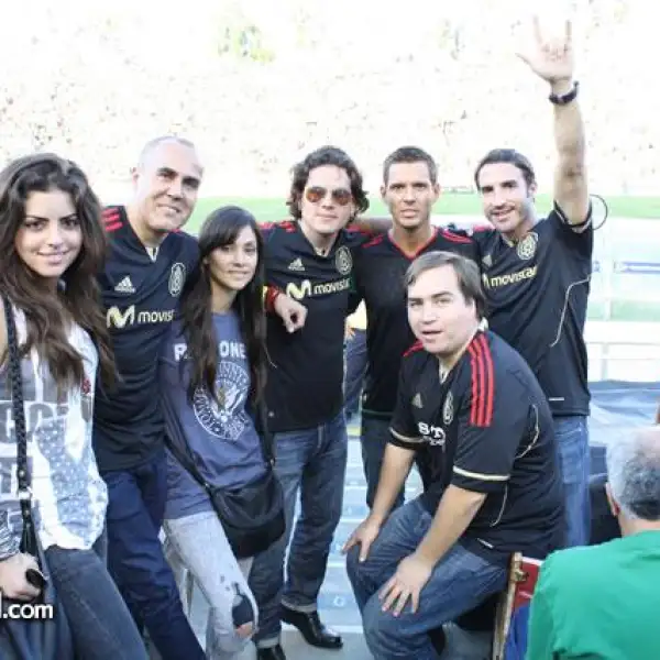 Isabel Burr,Ricardo Seco,Diana García,Paco Moctezuma,Luis Miguel Moreno,Toño de la Vega y Francisco Alanís,en el medio tiempo de la final de la Copa de Oro