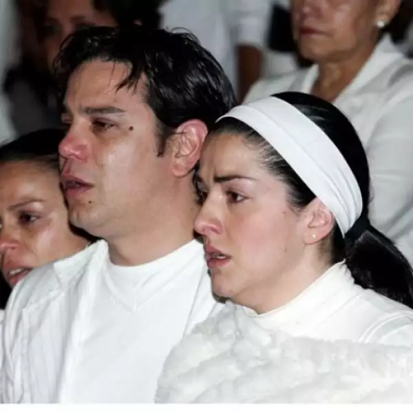 La actriz y cantante Lidia Ávila despidió con una misa en la Basílica de Guadalupe a su pequeña hija Sofía, quien tras varios meses de delicada salud falleció este sábado.