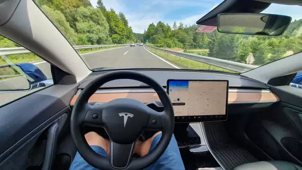 Elon Musk dijo que los Tesla tendrán los videojuegos de Steam.