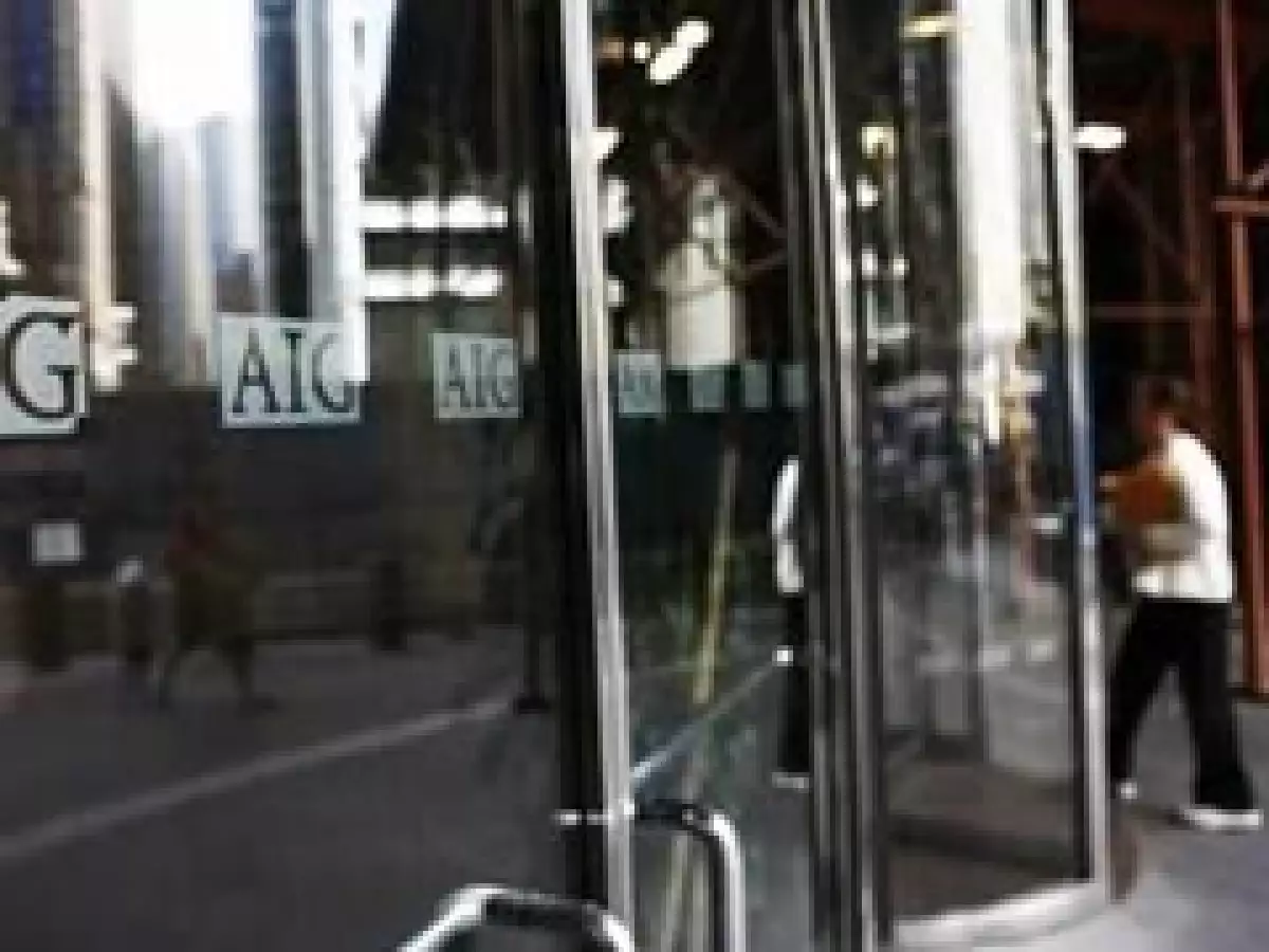 El gobierno de EU ayuda a la aseguradora AIG a sanear sus finanzas. (Foto: Archivo)