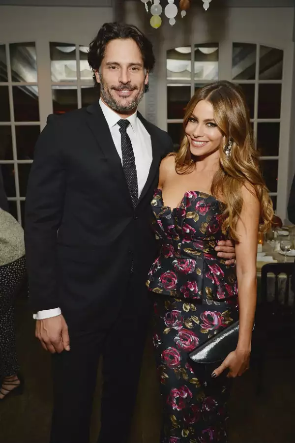 Al regreso de su viaje de Año Nuevo, Joe fue visto mudando sus pertenencias al mismo edificio en el que vive Sofía, generando rumores de que probablemente vivirían juntos.