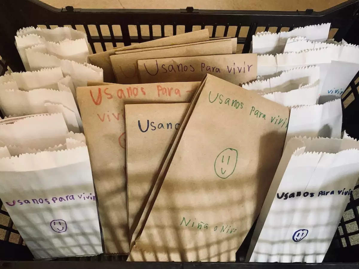 niños-ayudando-niños