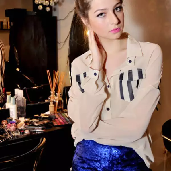 Mallory Caballero en Room 304