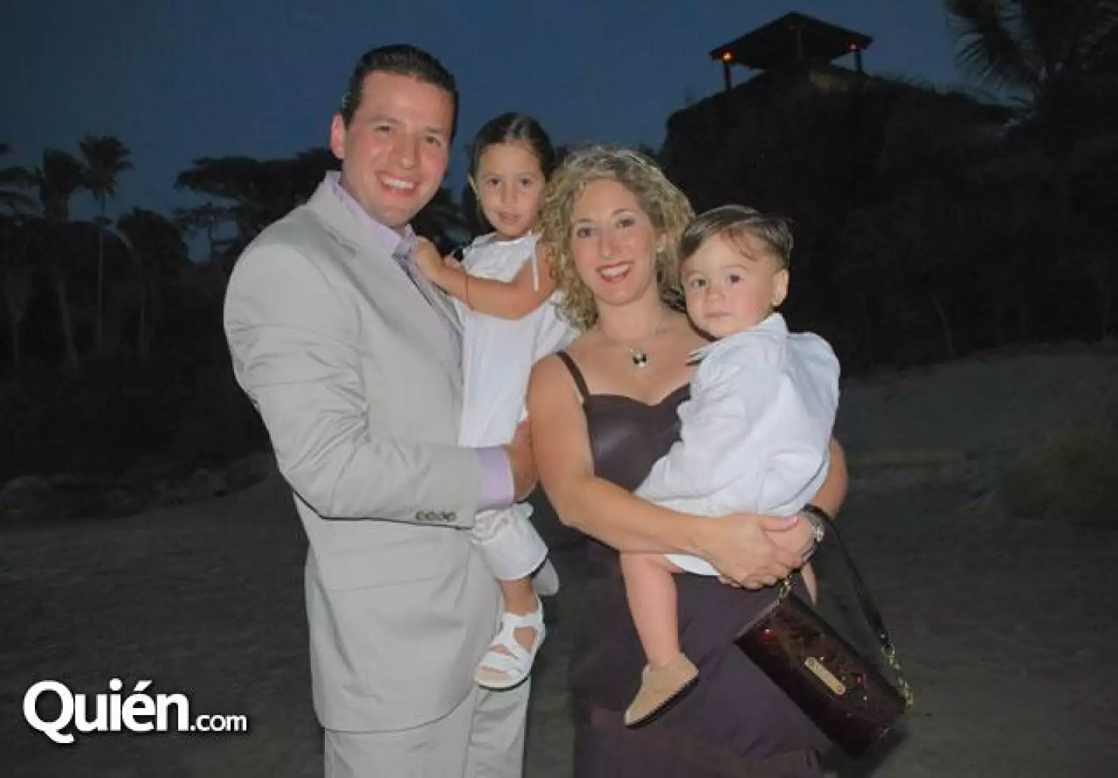 Antonio Serna,Antonio Serna hijo,Daniela González de Serna e Isabella Serna