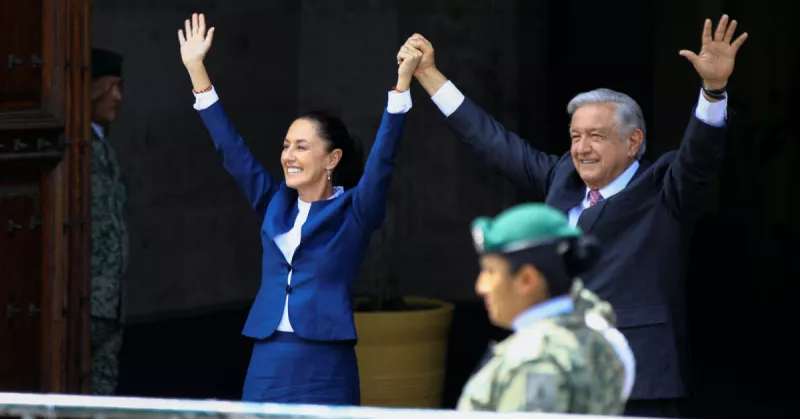 amlo-sheinbaum-palacio-nacional.jpg