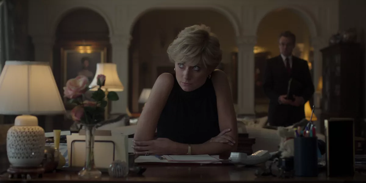 Elizabeth Debicki en el rol de la Princesa Diana junto a Dominic West como el Príncipe Carlos.