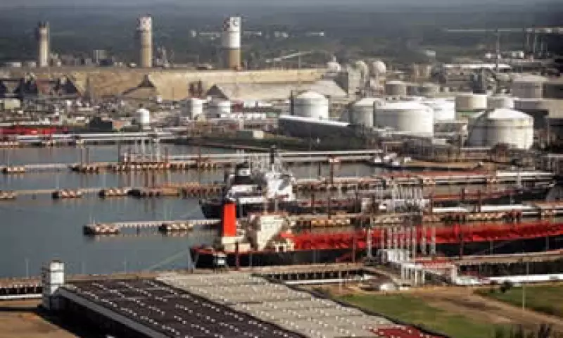 La operación ha despertado fuertes tensiones en el ámbito político y empresarial español. (Foto: AP)