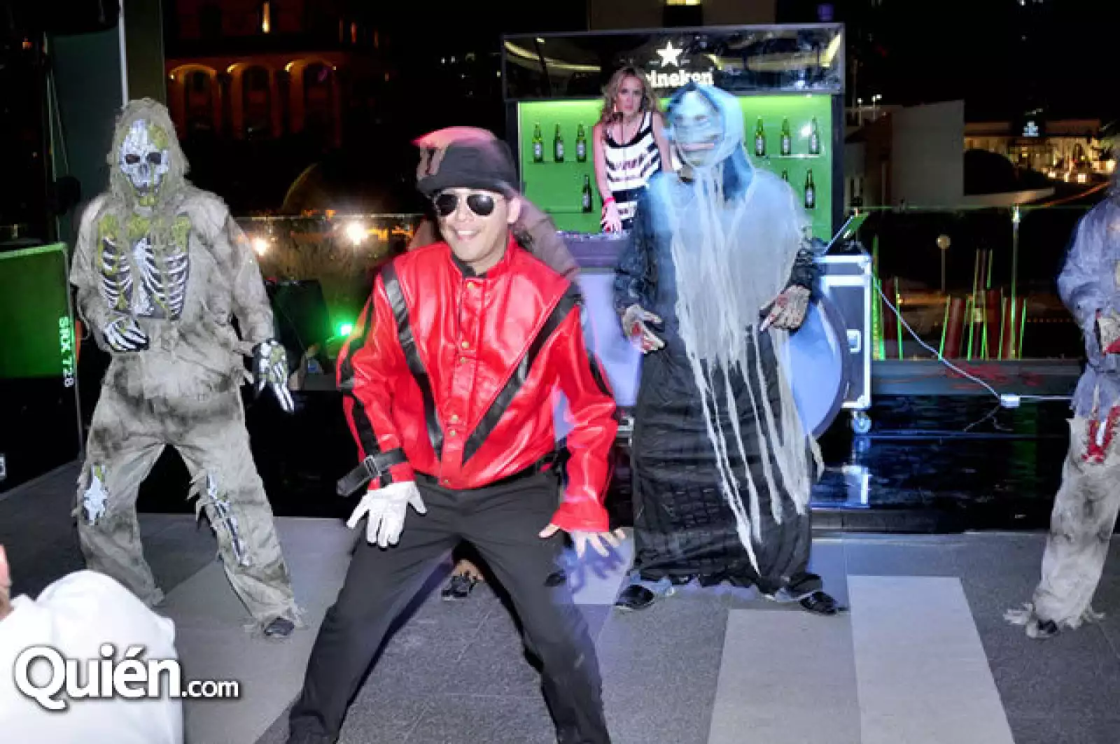 Primer aniversario de Main Entrance