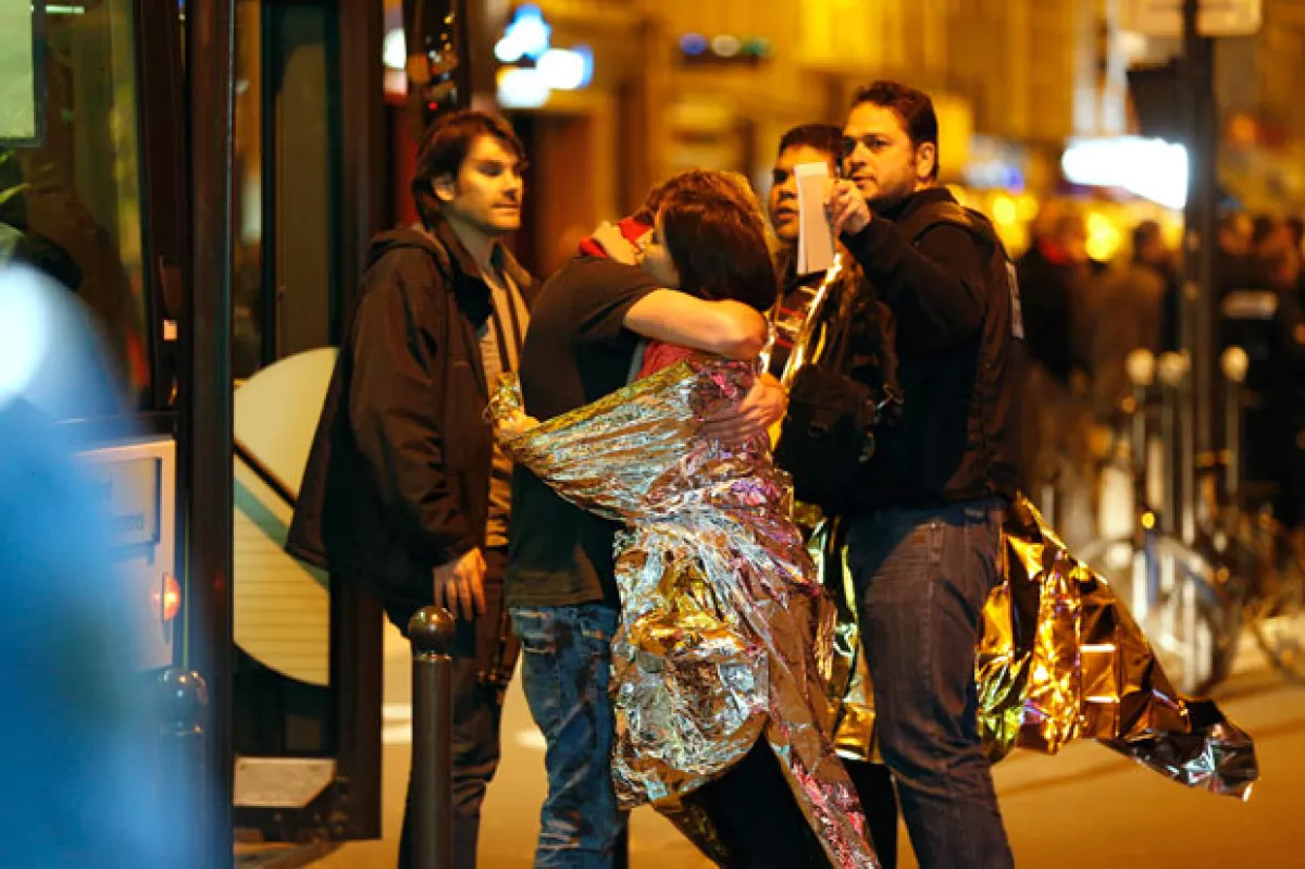 Al parecer la situación ya está bajo control. La policía asegura que los involucrados en el atentado están muertos.
