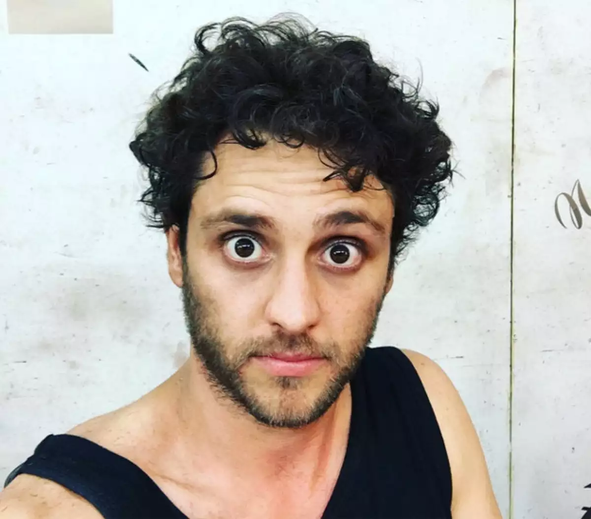 Christopher Uckermann sorprende con radical cambio de look