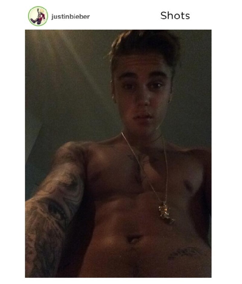 Justin presumió orgulloso su cuerpo, siendo este el inicio de su esculpida figura.