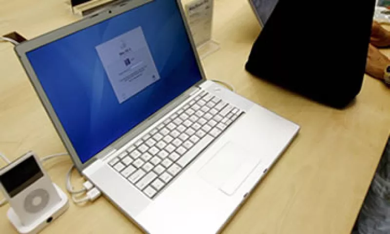 Apple tendrá derecho a divulgar la información de tu cuenta a la policía o funcionarios públicos. (Foto: EFE)