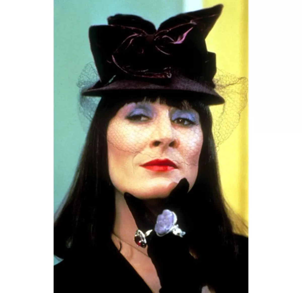Temida por grandes y chicos, Anjelica Houston interpretó a esta reconocida bruja.