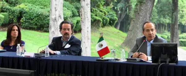 EN EVENTOS TOP. Aquí con Juan Molinar Horcasitas, Secretario de Comunicaciones y Transportes, y el presidente Felipe Calderón en la reunión con el Ganador del Arco Bicentenario.