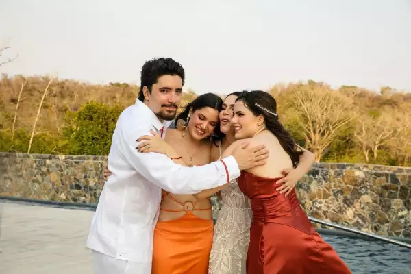 Alex y América Fernández, América Guinart y Camila Fernández