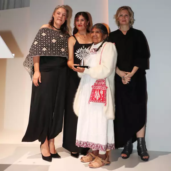 GALA MUSEO KALUZ POR DIOR