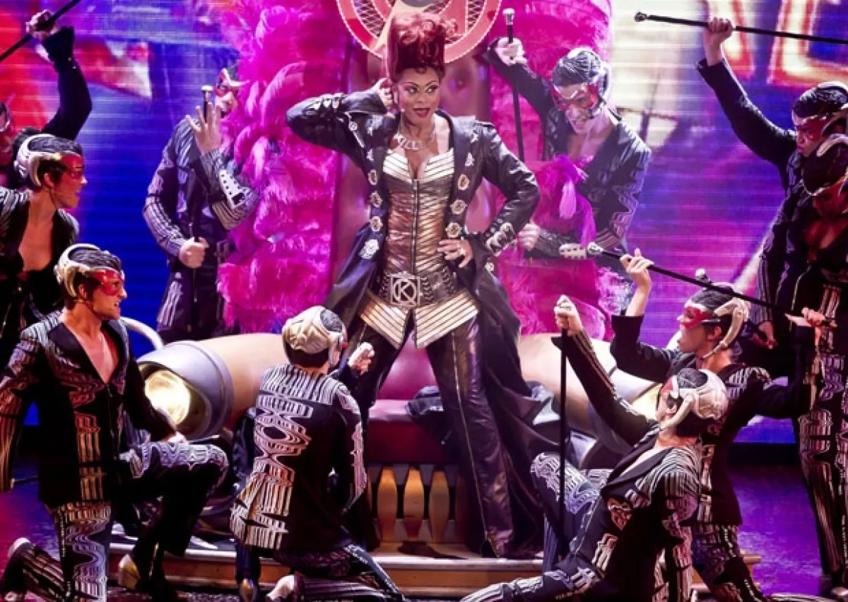 Killer Queen fue interpretada por la actriz Jacqueline B. Arnold, quien también fue muy ovacionada por los graves en su voz.