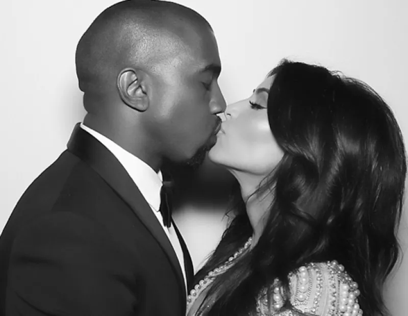 El fin de semana fue el cumpleaños del rapero y su ahora esposa le obsequió un estudio de música que se encuentra en la nueva casa que habitarán ya como marido y mujer.