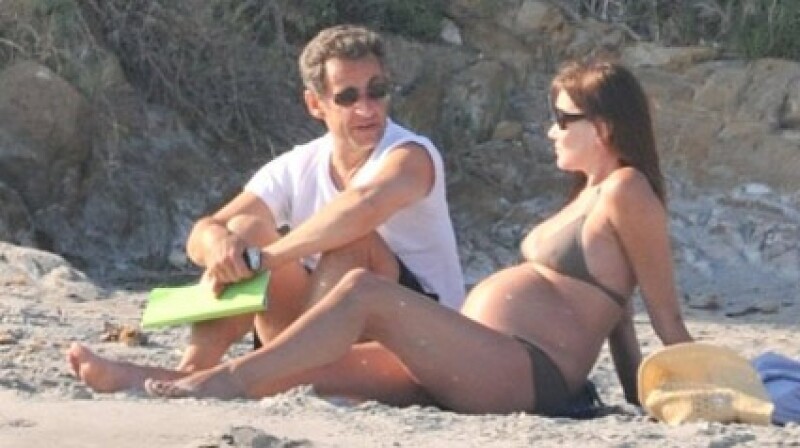 Carla Bruni y Nicolas Sarkozy disfrutaron del mar de Bormes les Mimosas, en Francia.
