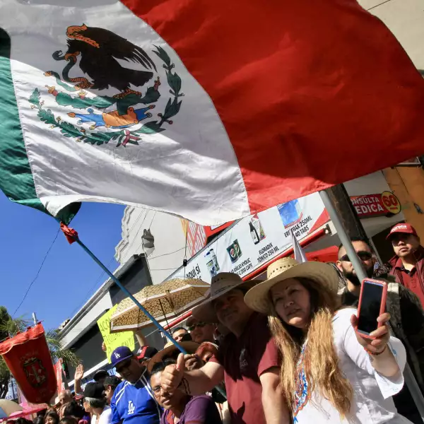 Ciudadanos responden a la convocatoria presidencial en Tijuana