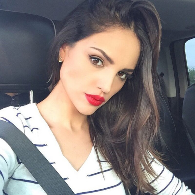 Los lipstick de diferentes rojos también son sus principales armas para relucir su belleza.