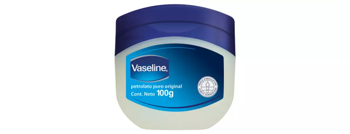 VASELINE-Kbeauty-slugging-vaselina.jpg